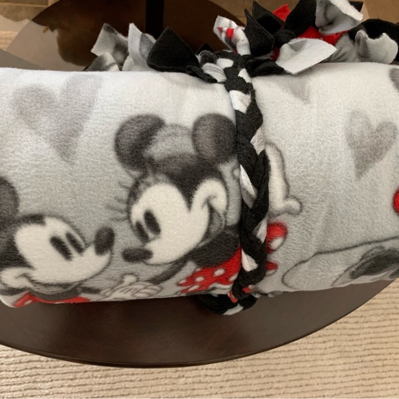 Blanket & Throw - Picture 2 of 4